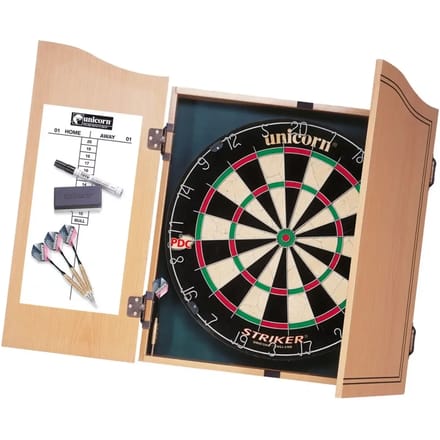 Doel met 2 sets dartpijlen Unicorn Striker Home Dart Center