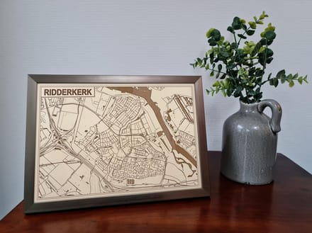 Decoratief Beeld - Houten Van Ridderkerk - Hout - Bekroned - Bruin - 21 X 30 Cm