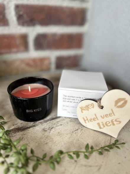 Creaties van Hier - Sojakaars Big kiss met houten hartje - 7,5x5 cm
