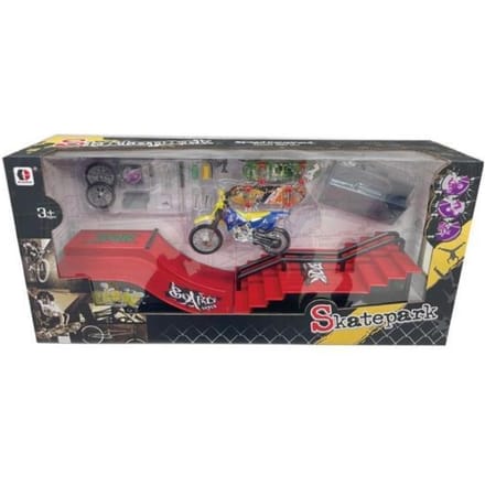 Skatepark ramps met vingerboards en crossmotor Fingerboards