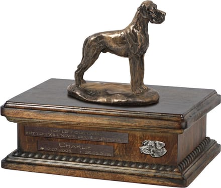 Persoonlijke urn voor hondenas met beeldje van een Deense Dog