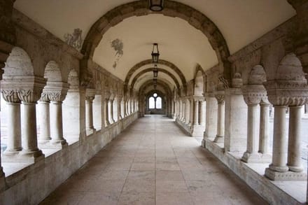 Fotobehang - Ancient Corridor 375x250cm - Vliesbehang