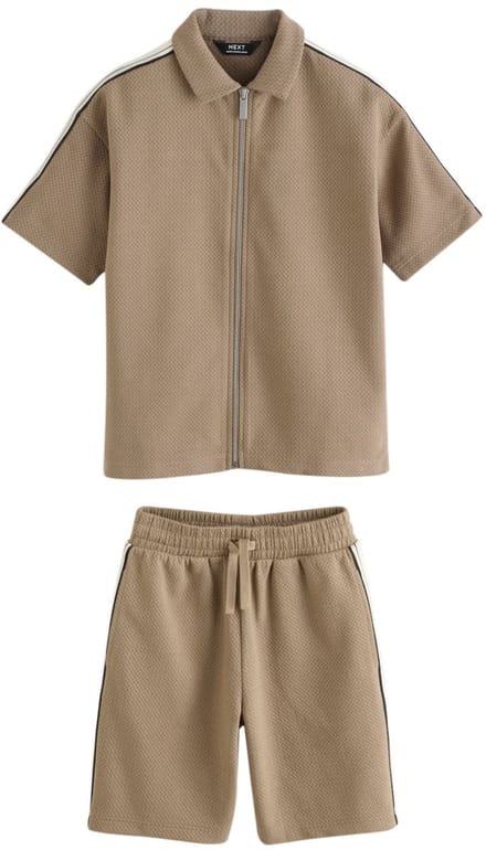 Next - Jongens - Set van poloshirt met korte mouwen en rits en short - Bruin