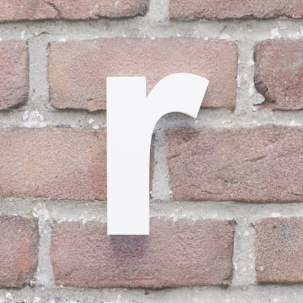 Huisnummer Arial r wit - Maat: Middel (15 cm) - blinde bevestiging - Huisnummerbord -
