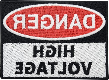 Finally Home Danger High Voltage patch om op te strijken, let op hoogstroompatches, gevaar strijkpatches, waarschuwing, strijkplaatje, stroompatch