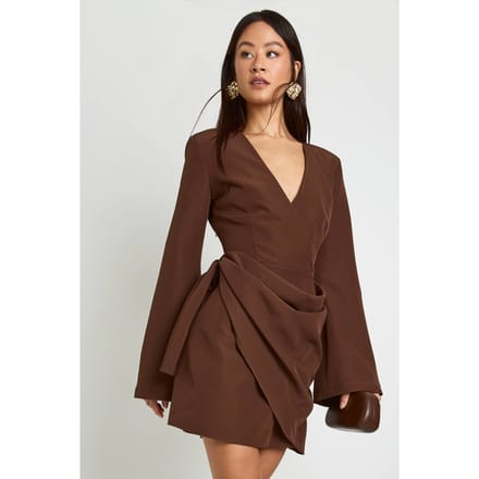 boohoo Dames Tall Tie Waist Collarless Draped Blazer Dress | Chocoladebruin | Maat: 44