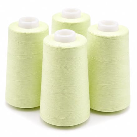 Polyester Overlockgaren – 4 Cones × 2700 m – Totaal 10.800 m – Lichtgeel 426