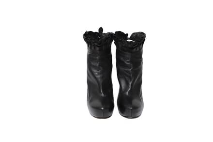 Alaia Rimpel Enkelboots in Zwart Leer
