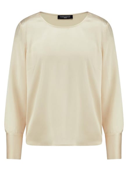Een slip-on blouse Van Fadenmeister Berlin wit