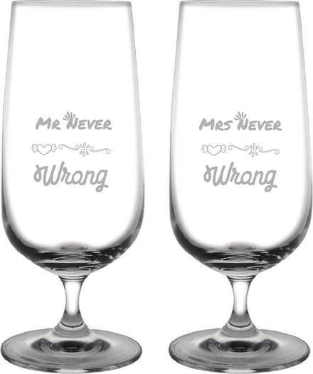 Gegraveerde set Bierglazen op voet 41cl Mr. Never wrong - Mrs. Never wrong