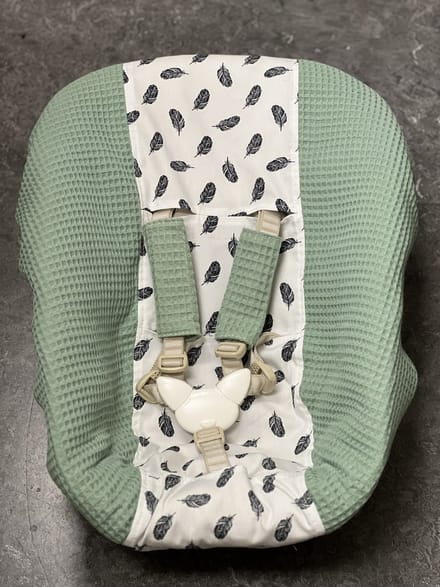 stokke newborn hoes oud groen grote veertjes