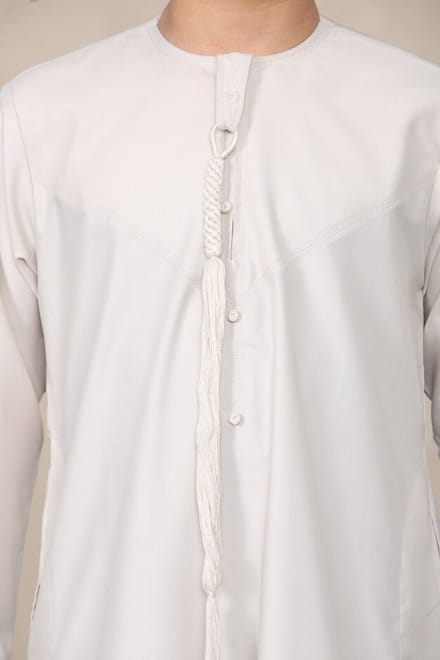 Beige Thobe Emirati Jubba Islamitische kleding Kaftan Eid met koord en kwastjes