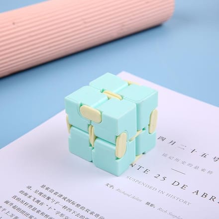 Grensoverschrijdende Flip Pocket Dobbelstenen Rubik's Cube Creatieve Vinger Rubik's Cube Decompressie Vent zwart witte kleur