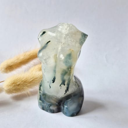 Mosagaat vrouwenbeeldje 8 cm (#4) – handgeslepen edelsteen carving