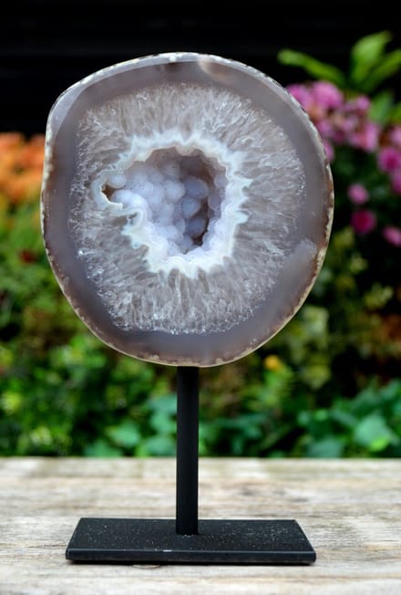 Edelsteen Agaat met Chalcedoon op Standaard - 2079 gram