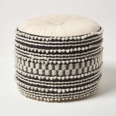 Homescapes Priya – ronde macramé poef – zwart en wit, 50 x 40 cm