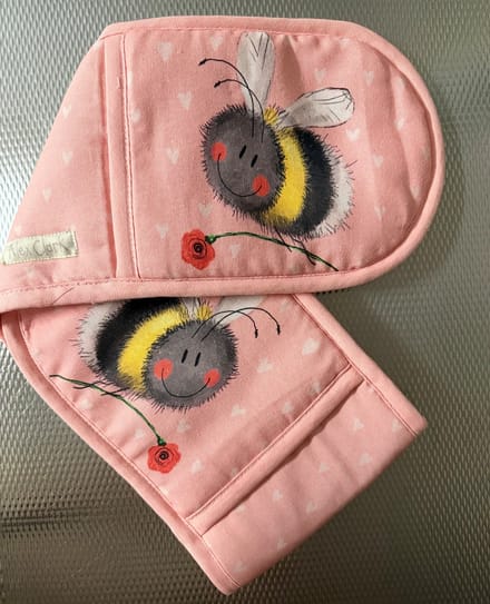 Alex Clark Pannenlap Bee and Flower ~ Bij en Bloemen