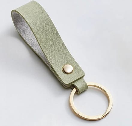 Knaak Luxe Sleutelhanger - Groen Leer met Gouden Accent - Elegant & Stijlvol
