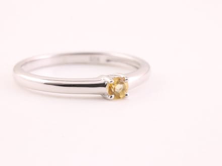 Fijne hoogglans zilveren ring met citrien - maat 15.5
