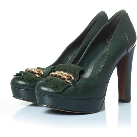 Lola Cruz plateau pumps met gouden ketting