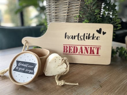 Creaties van Hier - serveerplankje - bedankt met zeepje - 35 cm - hout - glas