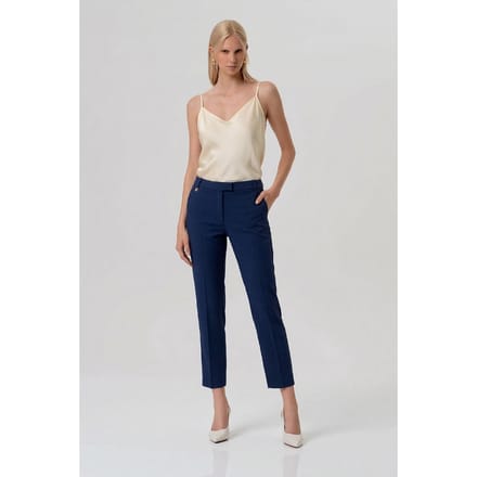 Chino vrouw donkerblauw