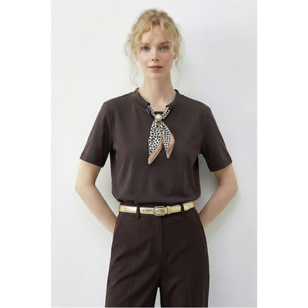 Basis Crew Neck T-Shirt met Accessoire Detail