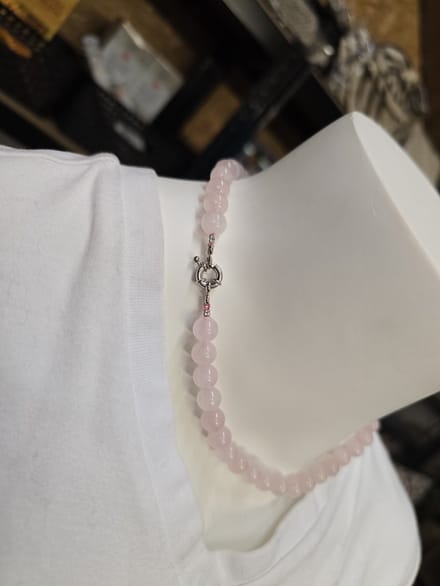 Rozekwarts Kogelcollier 8mm met boeisluiting