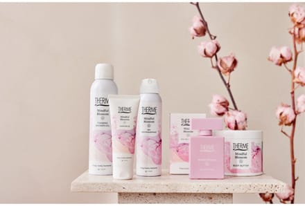 Therme - Shower Scrub Mindful Blossom - 3 x 200 ml - Voordeelverpakking