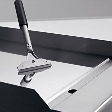 GGM Gastro Elektrische bakplaat - hardverchroomde plaat - 4kW - Glad - Bakoppervlak: 296x430mm - met onderstel zilver