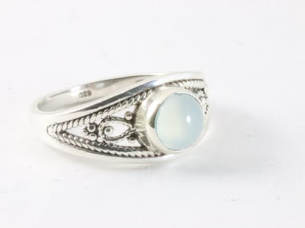 Opengewerkte zilveren ring met aqua chalcedoon - maat 19