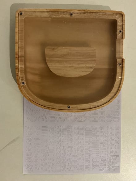 SPAARPOT HOUT LETTER D