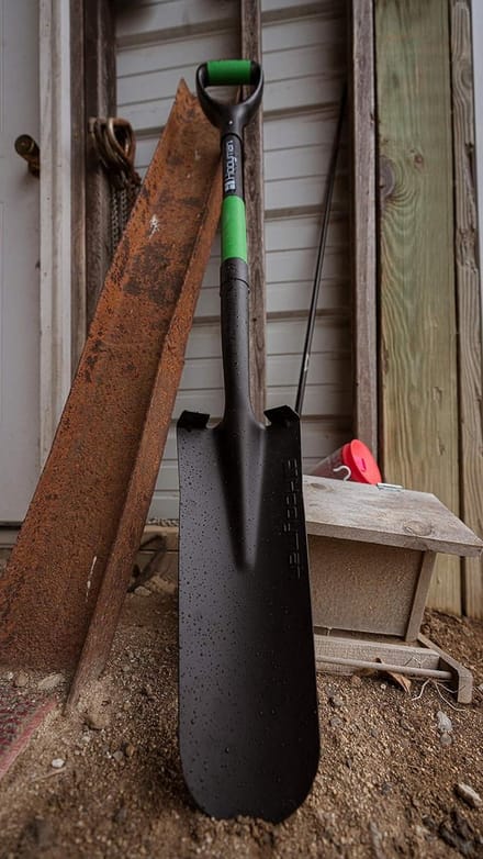 Robuuste constructie - Ergonomische antislip handgreep - Extra grote treden - Tuinieren en landbeheer