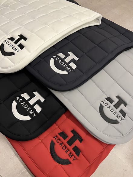 Cavalleria Toscana CT Academy Quilted Zadeldek Full Rood Jump