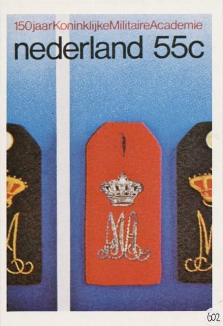 Briefkaart met afbeelding Epauletten met embleem K.M.A. postzegel