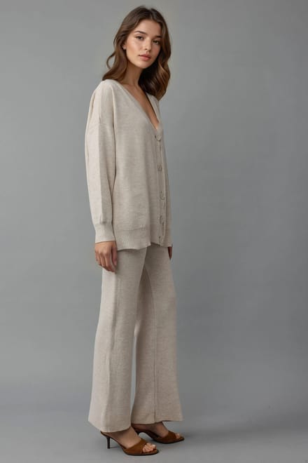 V-hals Cardigan en Brede Pijpen Broekset