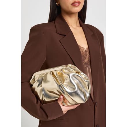 boohoo Dames Metallic Slouchy Clutch Tas | Goud
