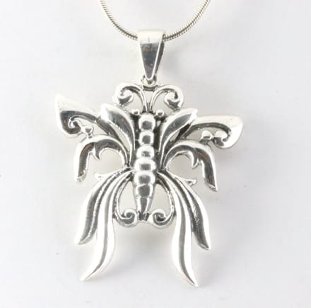 Zilveren vlinder hanger aan ketting