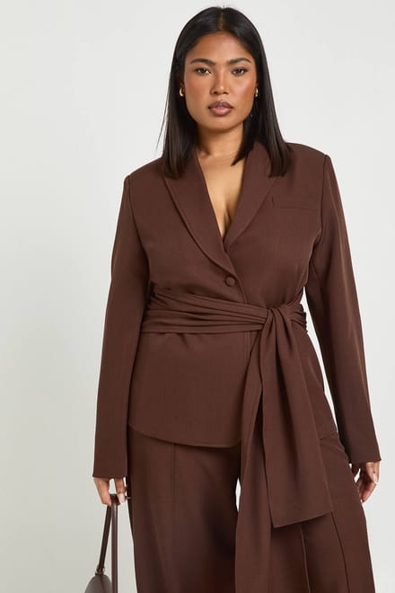 boohoo Dames Plus Obi Blazer met Strikceintuur | Chocoladebruin | Maat: 54