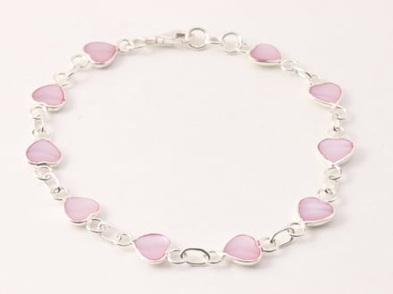 Zilveren hartjes armband met roze parelmoer