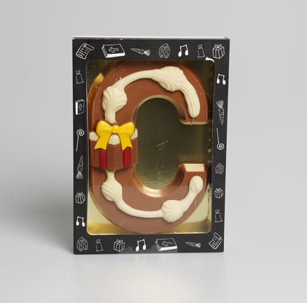 Luxe Gedecoreerde Melk Chocolade Letter C - 240 Gram
