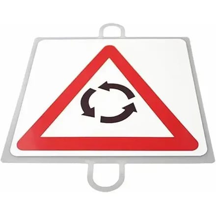 Verkeersbord Gevaar Nº 1 (kruispunt Giraalria)