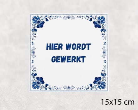 Spreuk tegel 15x15 cm Hier wordt gewerkt
