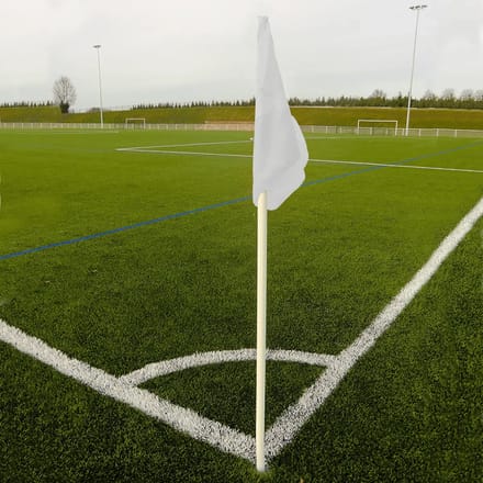 Set van 4 stijve hoekpalen met 4 vlaggen Sporti