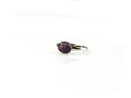 ring in wit goud gezet met roze saffier