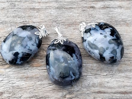 Edelsteen Gabbro (Mistic Merliniet) amulet hanger