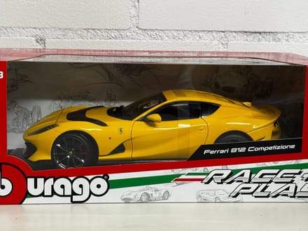 Ferrari 812 Competizione - 1:18 - Bburago