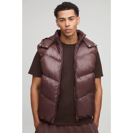 Normale pasvorm glanzend gepaneleerd capuchon met trechter puffer gilet | Chocolate | Size Medium
