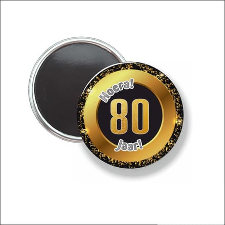 Button Met Magneet 58 MM - Hoera 80 Jaar - NIET VOOR KLEDING