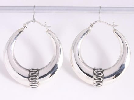 Grote bewerkte zilveren Bali oorringen - ø 38 mm.
